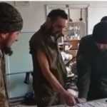 Тупые кадыровцы поймали бомжа и пытаются сделать с него «боевика ВСУ»