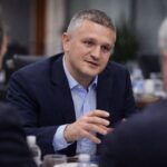 Василь Костюк підтримує стипендії UFK: Підтримка дітей захисників України через спорт разом з Келсі Кімберлін та чемпіонкою Марією Гнес